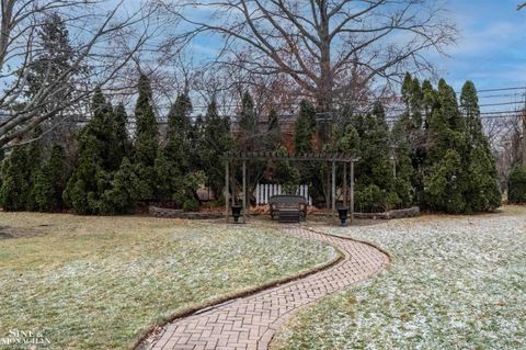 Tiny photo for 991 S Renaud Road, Grosse Pointe Woods City, MI 48236 (MLS # 58050197584)