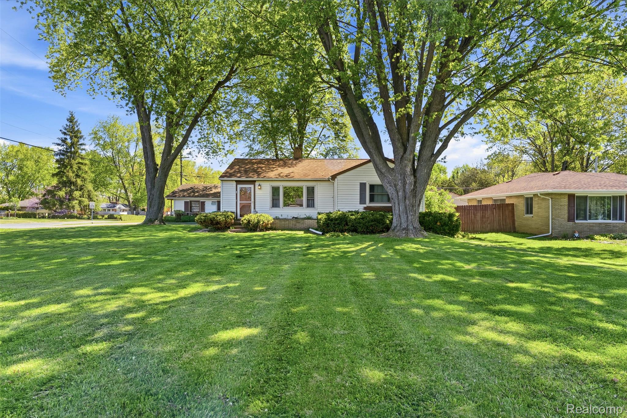 7230 N Center Road