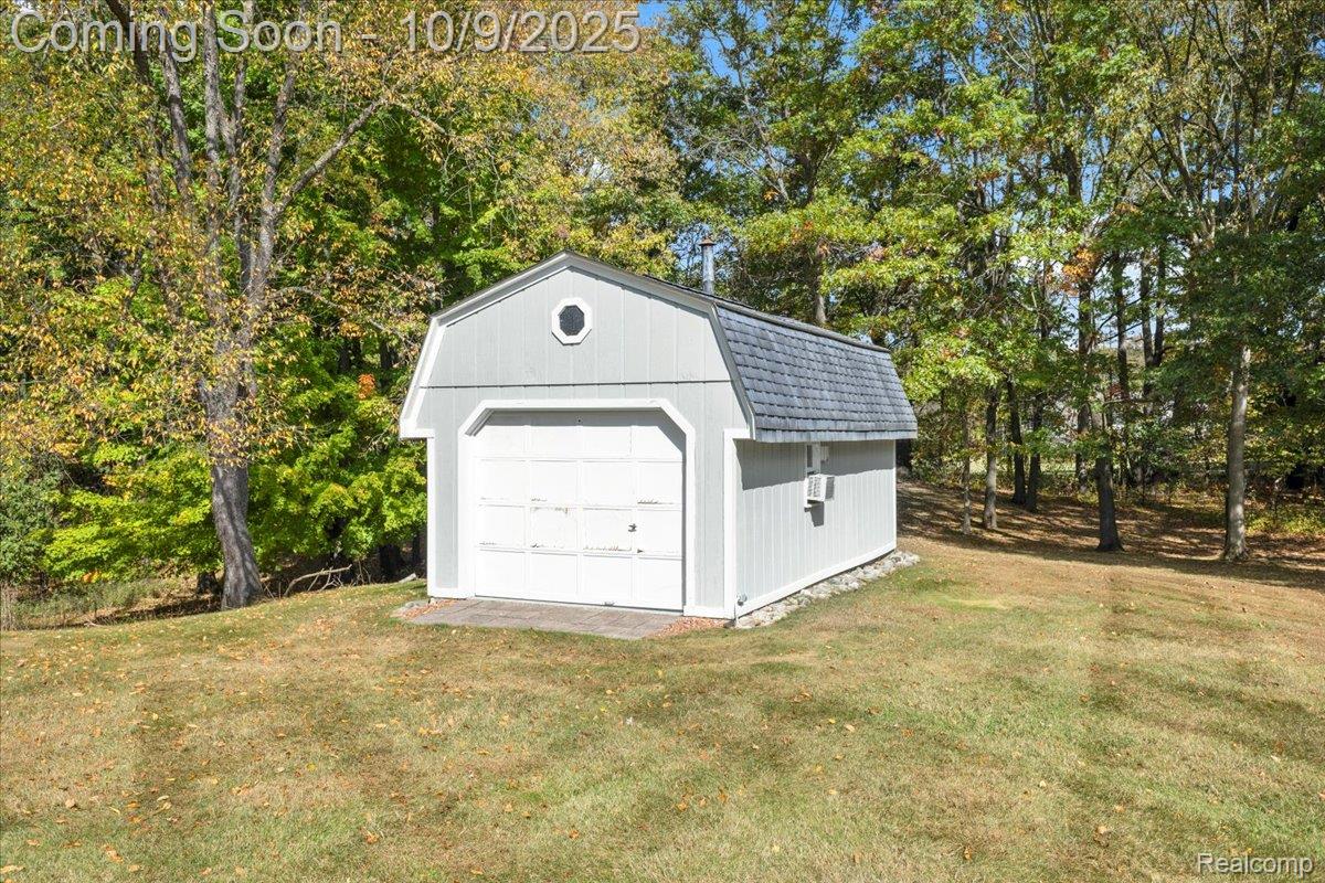 Springfield Charter Township, Michigan 48350, United States, 4 Bedrooms Bedrooms, ,3 BathroomsBathrooms,Residential,Coming Soon,223611