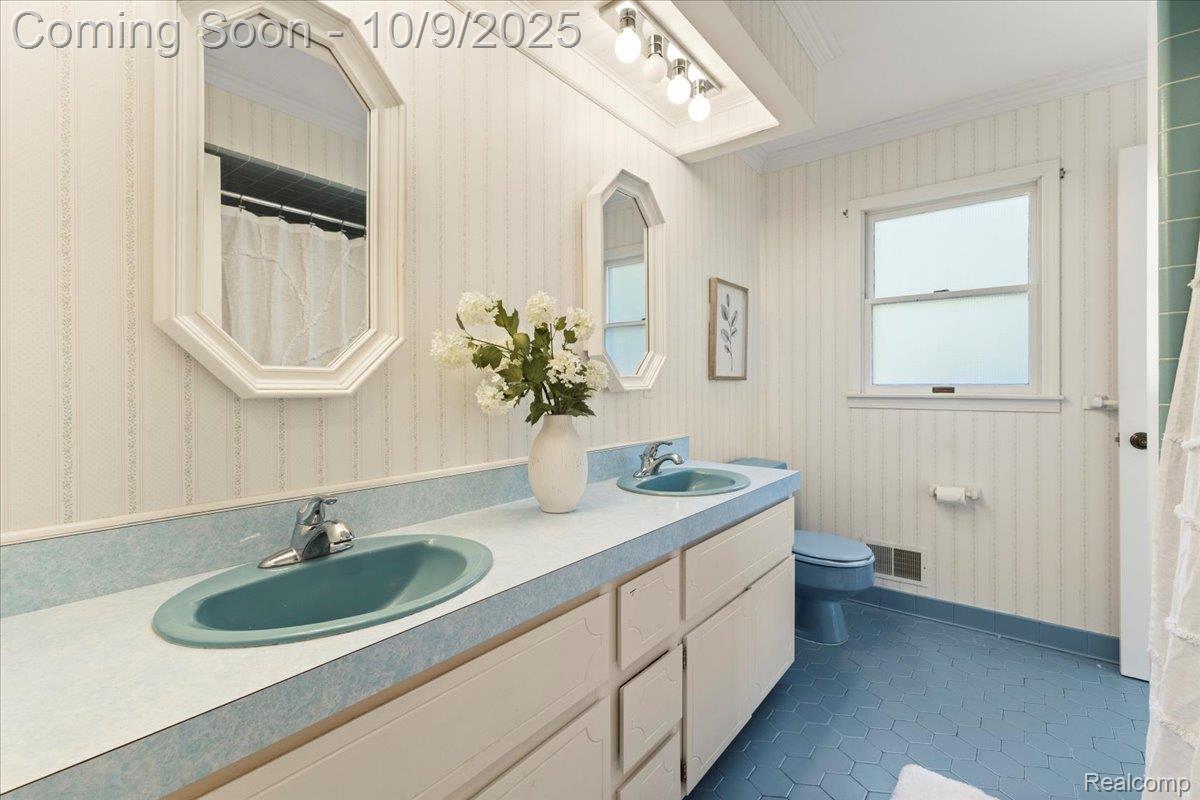 Springfield Charter Township, Michigan 48350, United States, 4 Bedrooms Bedrooms, ,3 BathroomsBathrooms,Residential,Coming Soon,223611