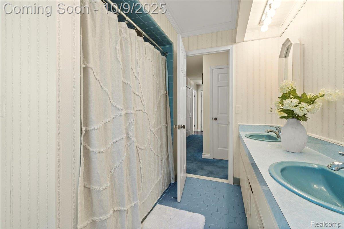 Springfield Charter Township, Michigan 48350, United States, 4 Bedrooms Bedrooms, ,3 BathroomsBathrooms,Residential,Coming Soon,223611