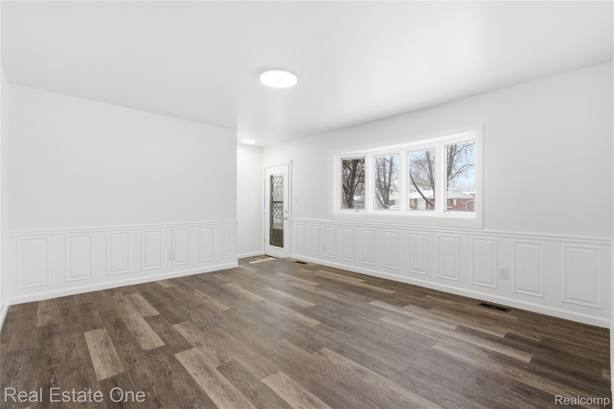 9223 Roosevelt Street