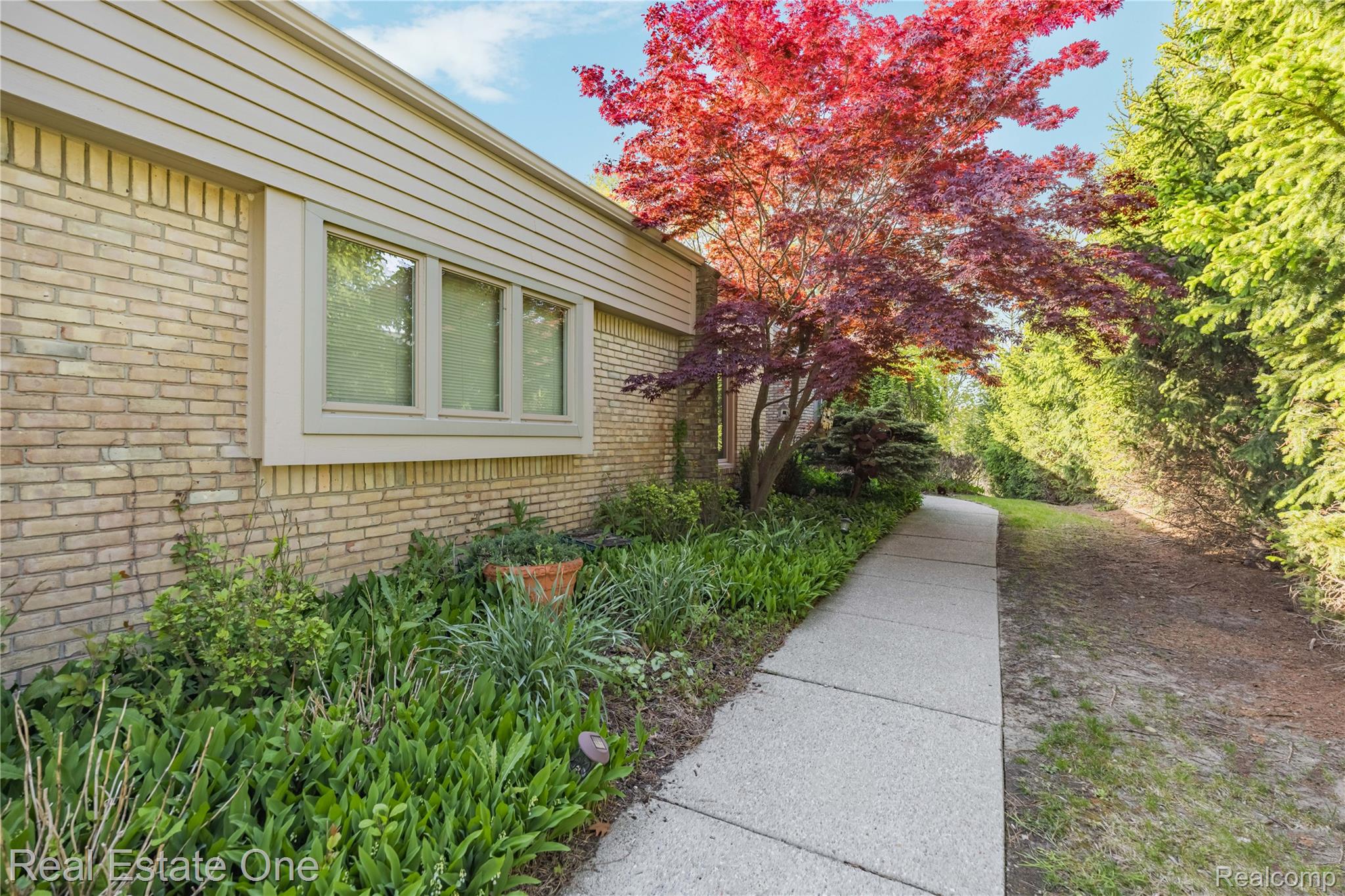 5000 Mirror Lake Court 19