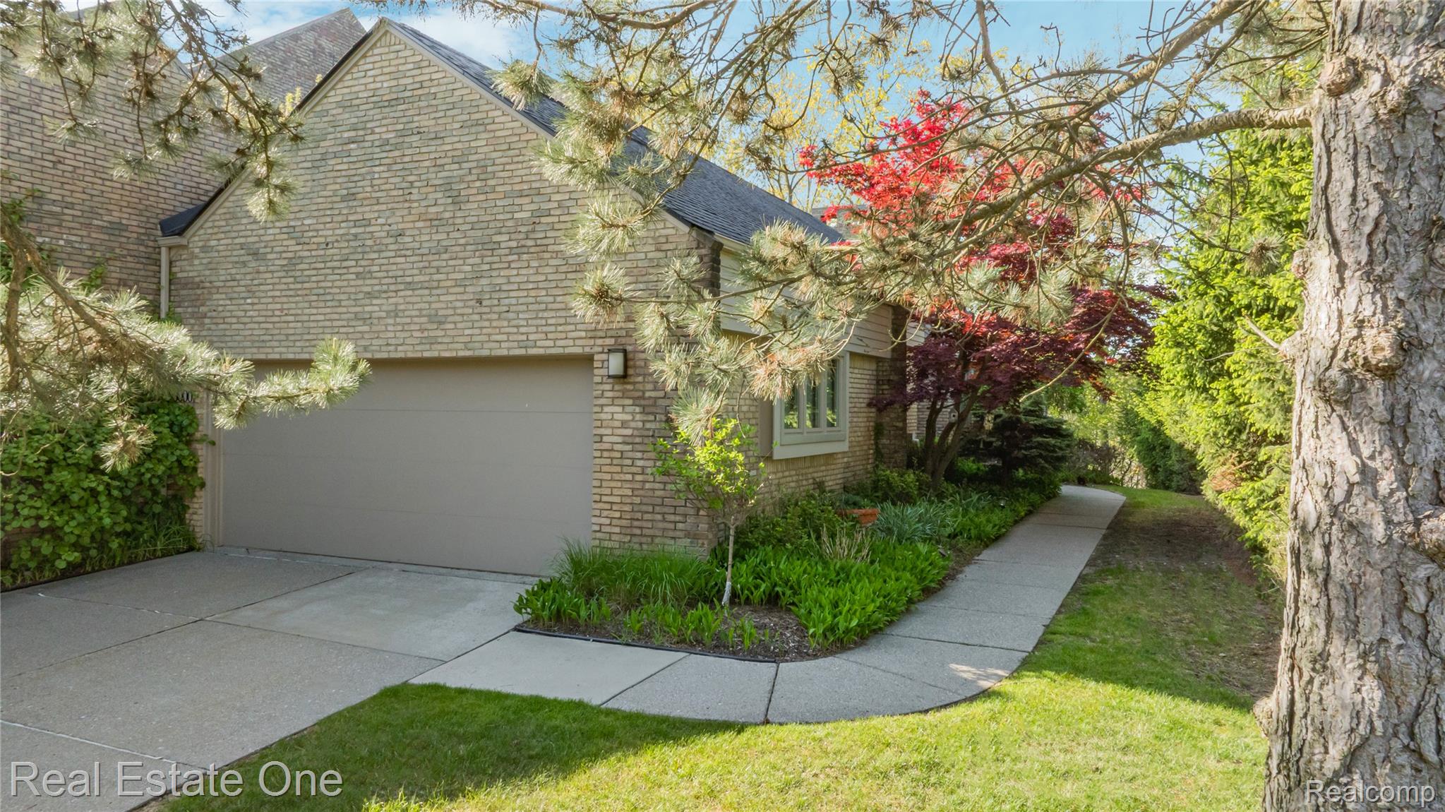 5000 Mirror Lake Court 19