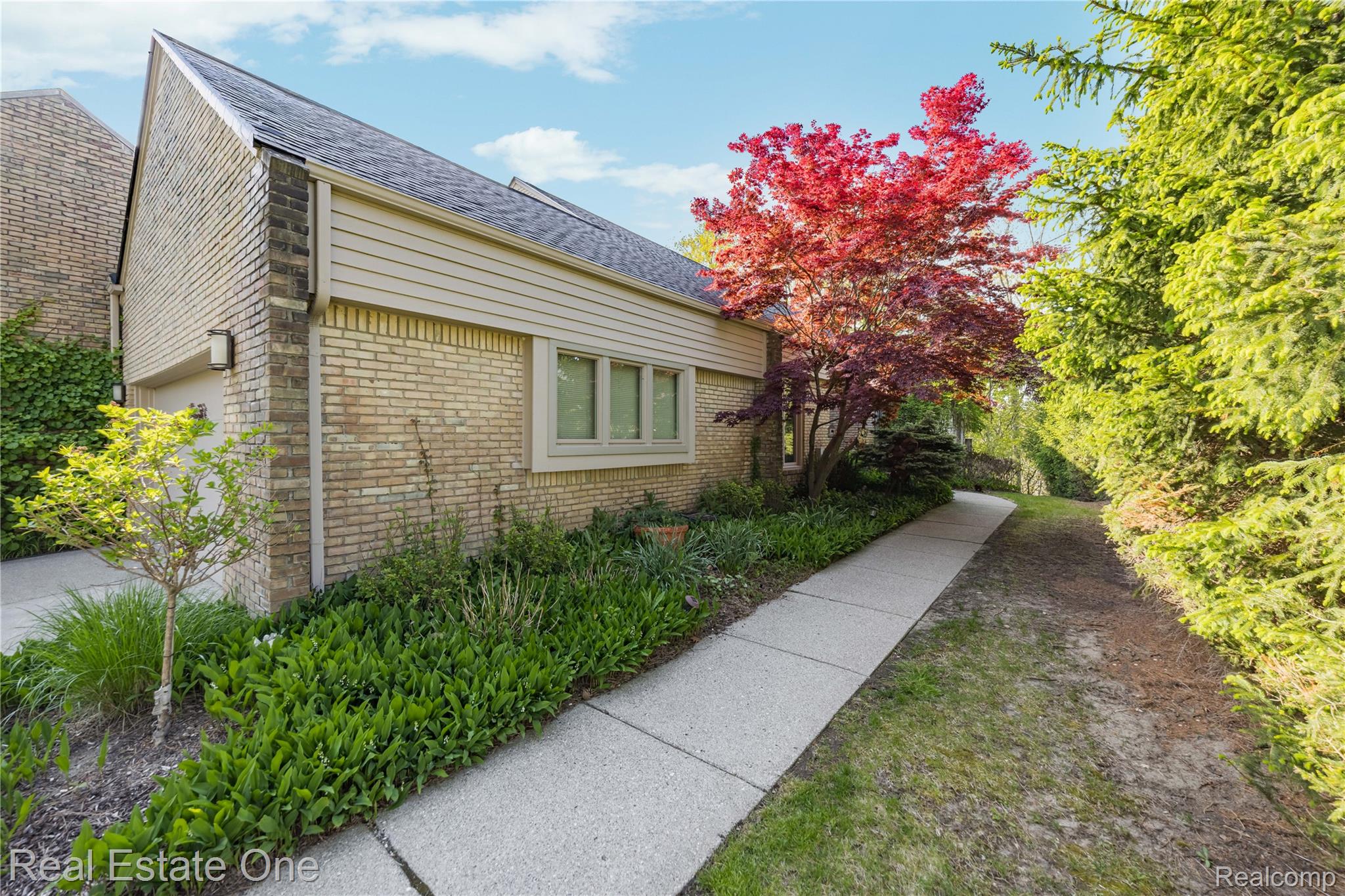 5000 Mirror Lake Court 19