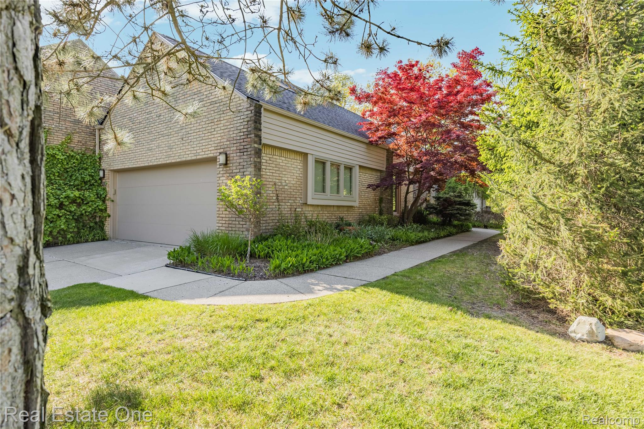 5000 Mirror Lake Court 19