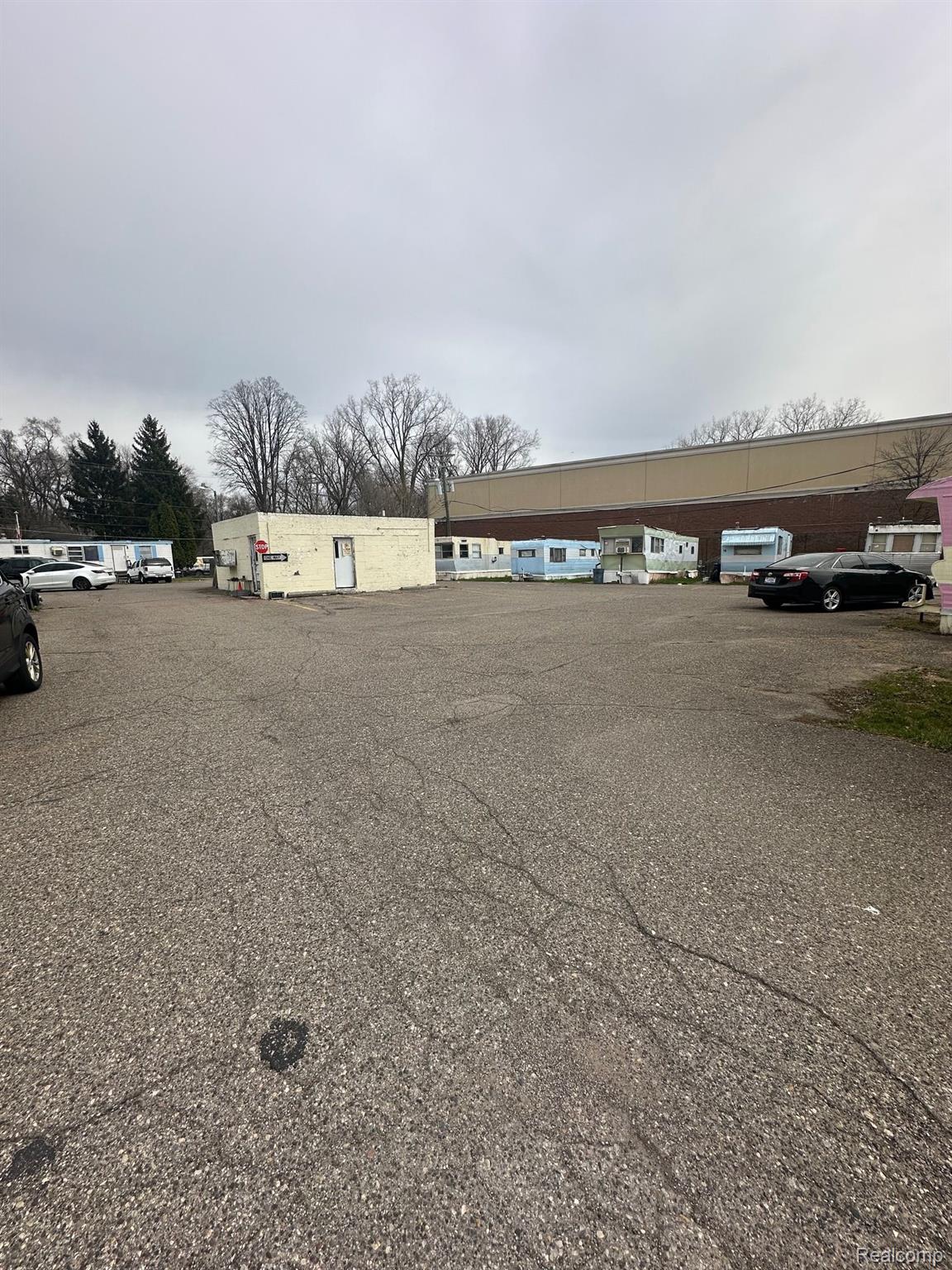 28730 GRAND RIVER Avenue