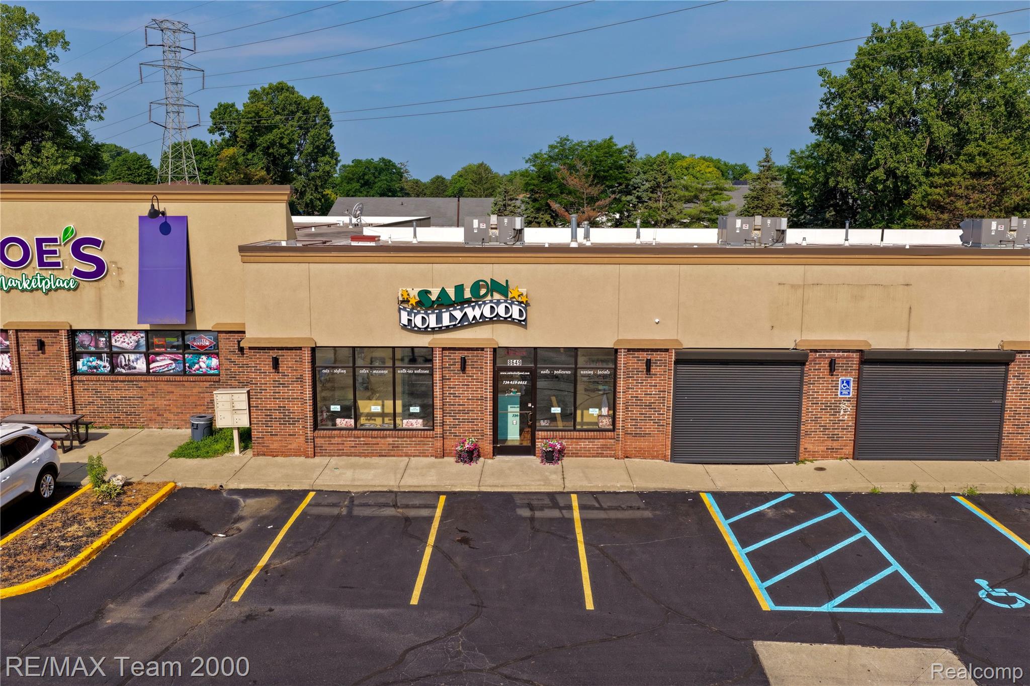 8631 N Newburgh Road