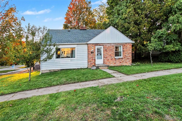 301 N EAST ST, FENTON, MI 48430 - Image 908fbb58b8affeaa2f3cd485ddee2696/1321017121