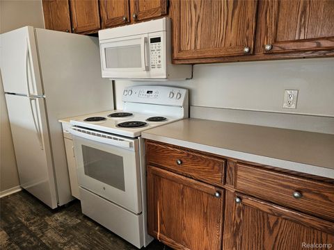 8709 CANDLEWOOD Trail 12 Brighton City MI 48116