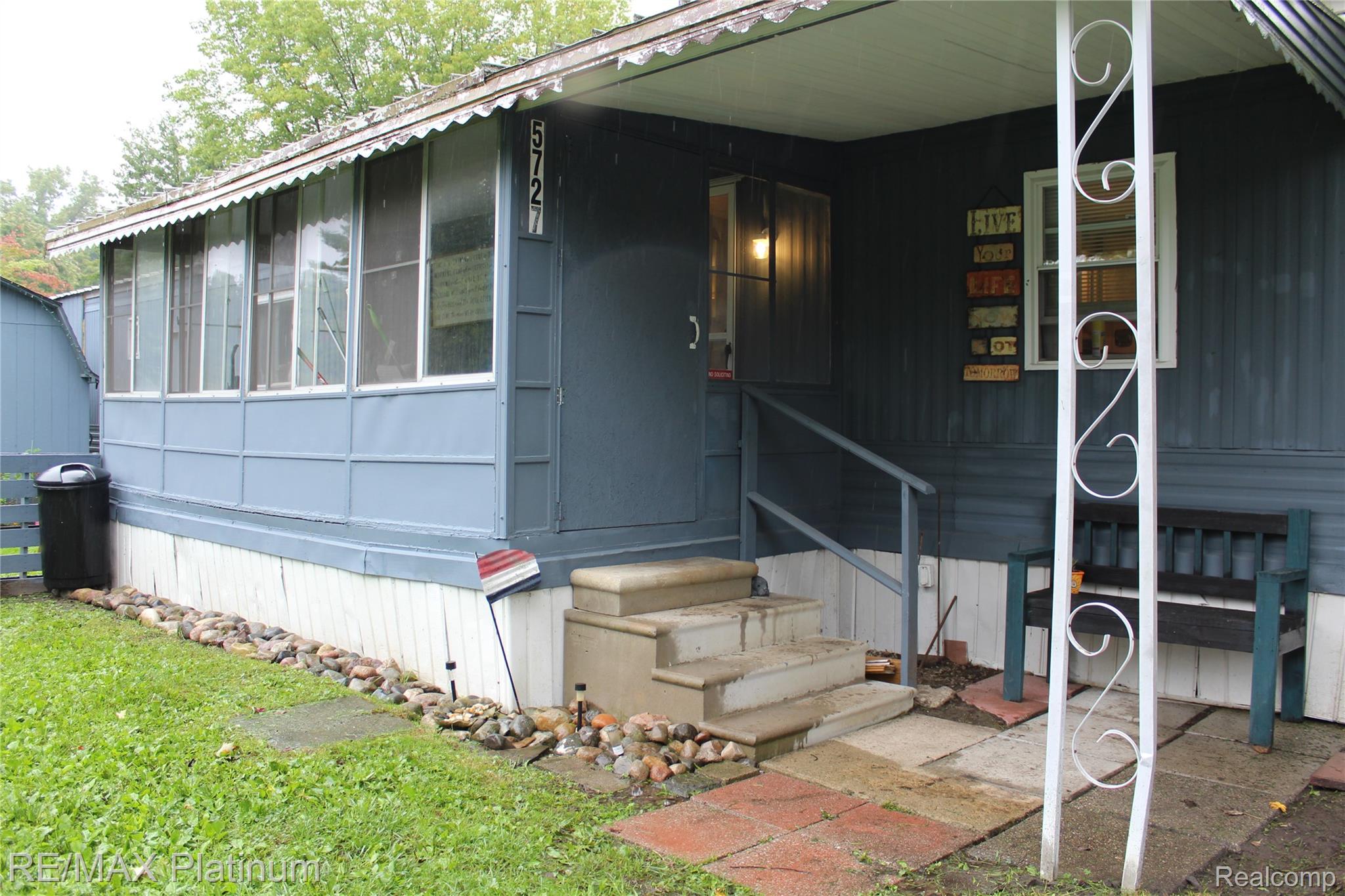 5727 Maunee Drive