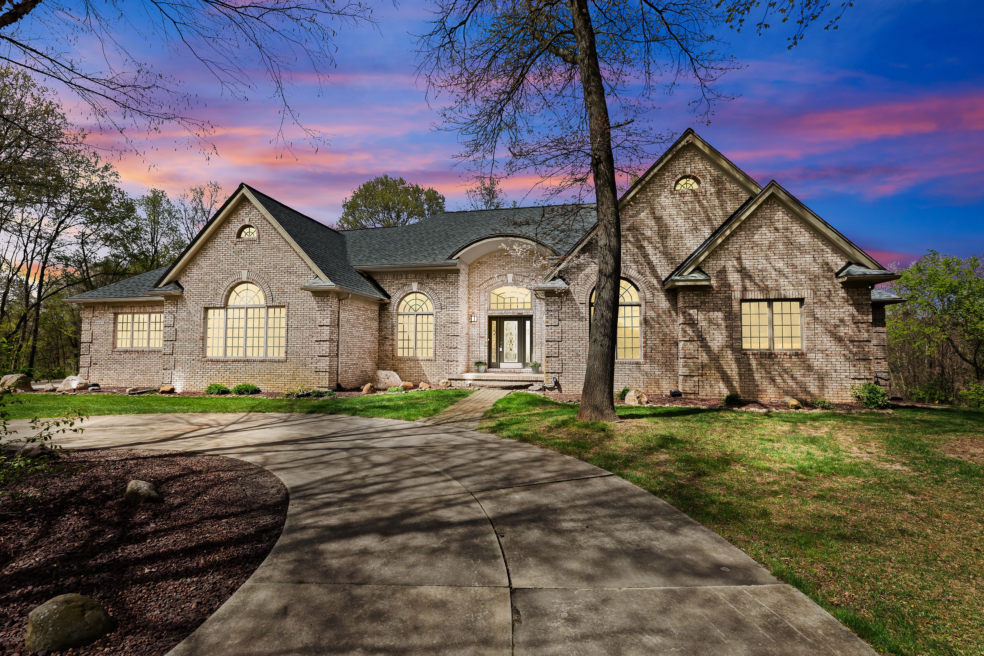 9997 APPLEGATE Lane