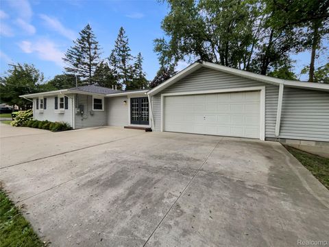 26018 Whipple Street Novi City MI 48375