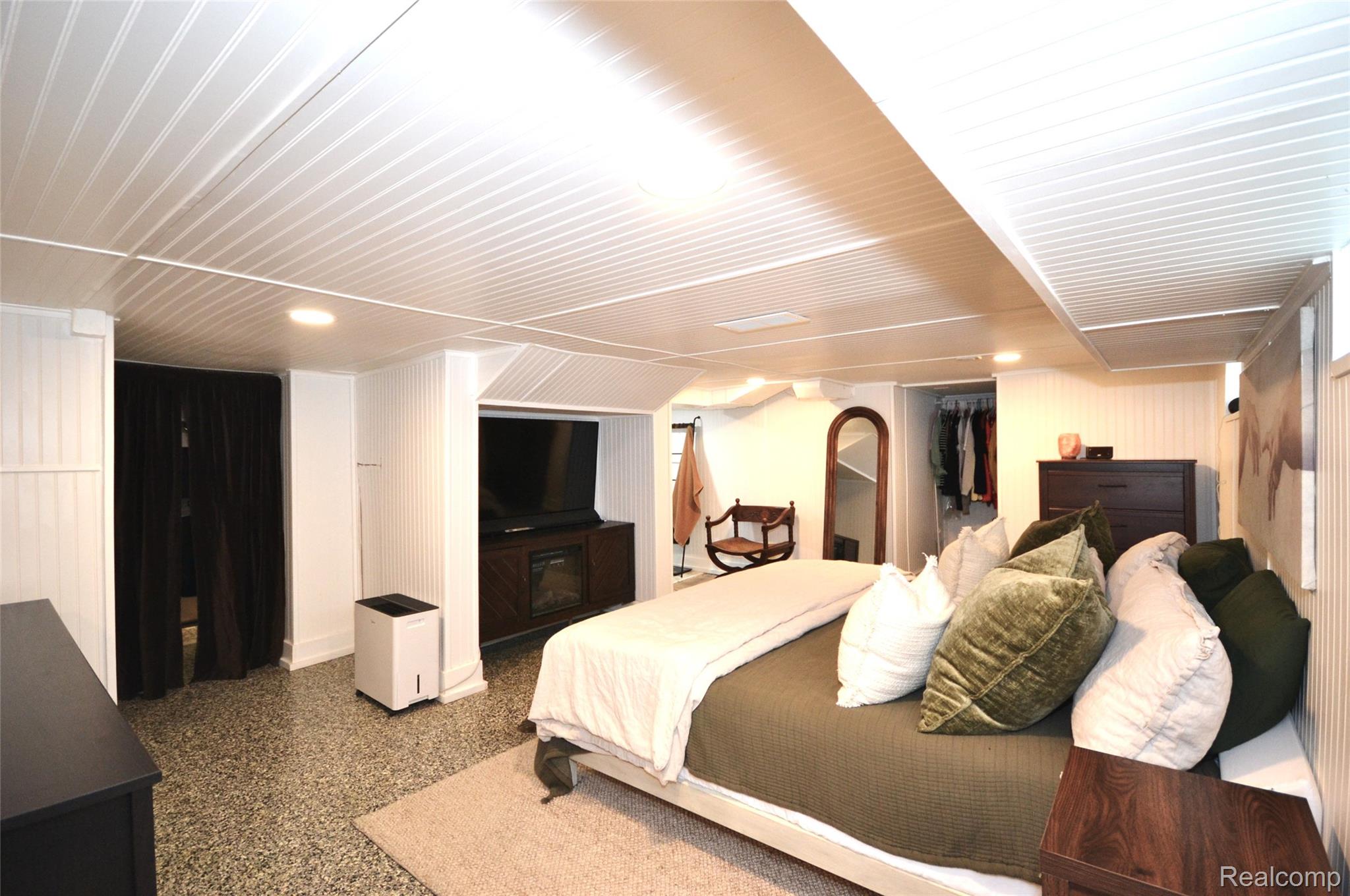 Birmingham City, Michigan 48009, United States, 3 Bedrooms Bedrooms, ,3 BathroomsBathrooms,Residential,Active,207023