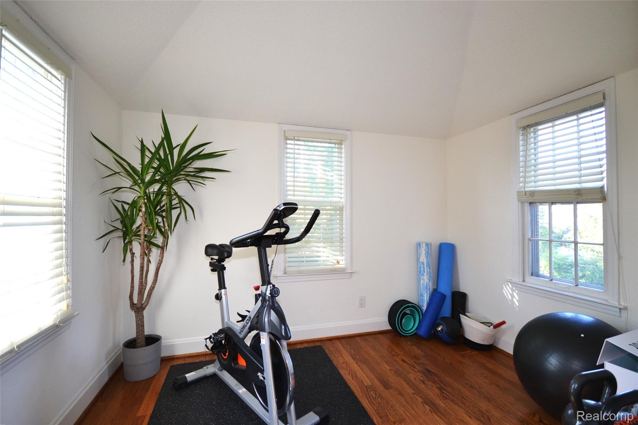 Birmingham City, Michigan 48009, United States, 3 Bedrooms Bedrooms, ,3 BathroomsBathrooms,Residential,Active,207023