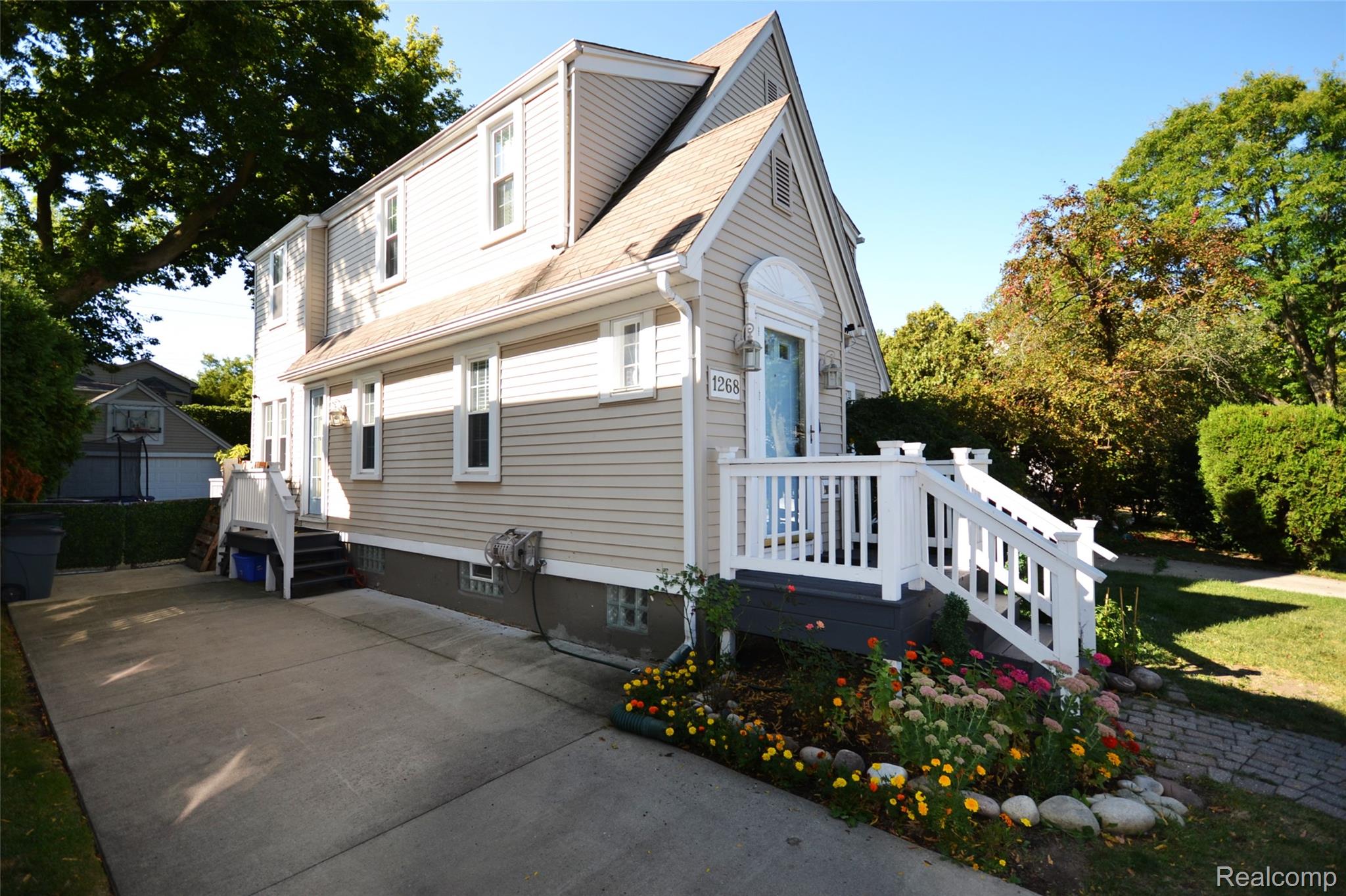 Birmingham City, Michigan 48009, United States, 3 Bedrooms Bedrooms, ,3 BathroomsBathrooms,Residential,Active,207023