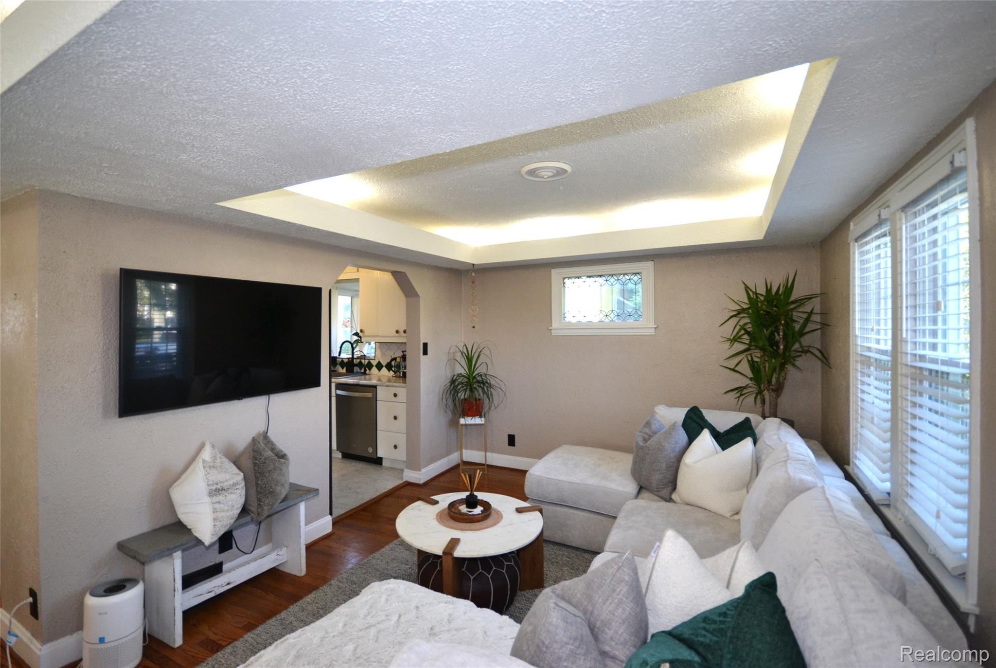 Birmingham City, Michigan 48009, United States, 3 Bedrooms Bedrooms, ,3 BathroomsBathrooms,Residential,Active,207023