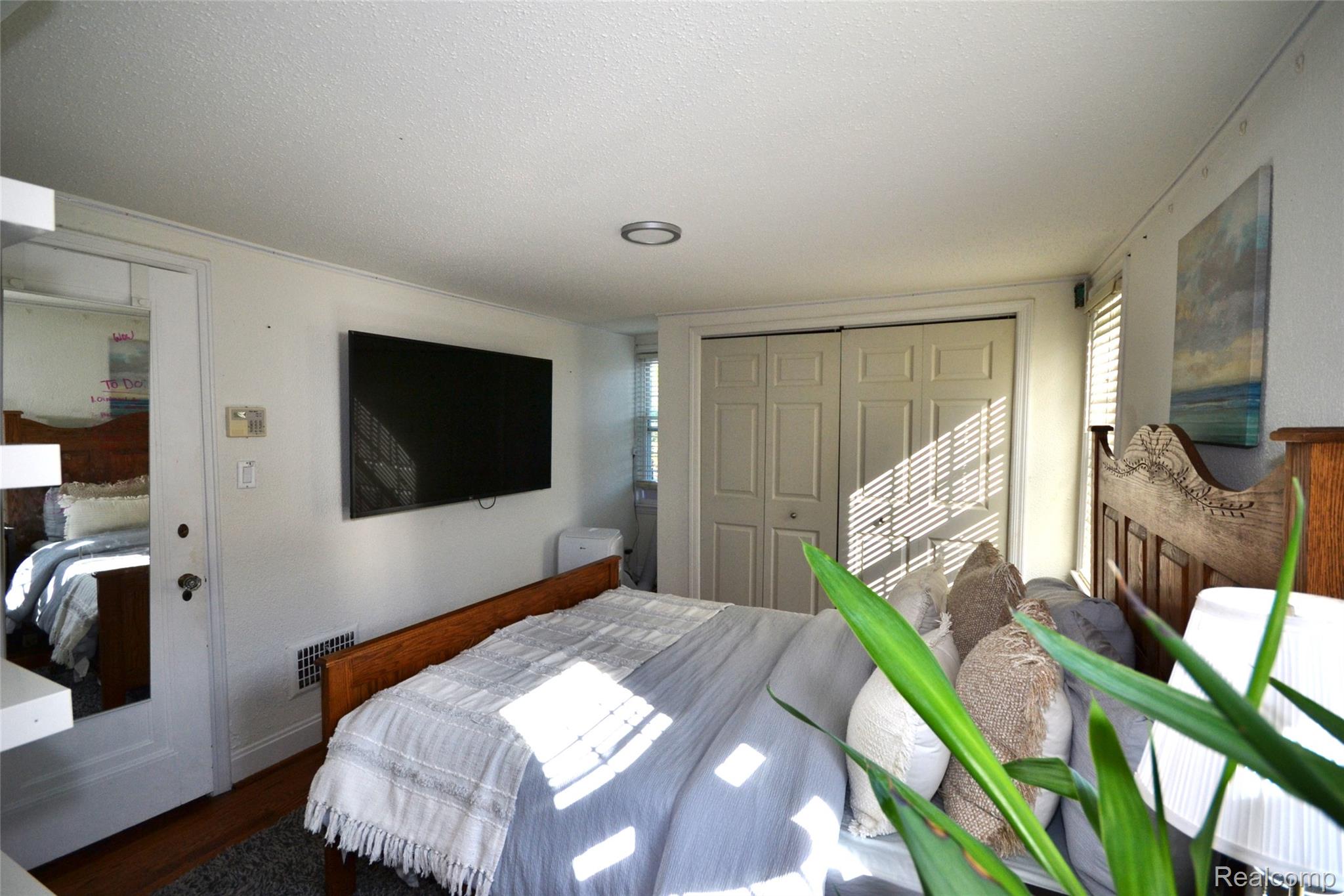 Birmingham City, Michigan 48009, United States, 3 Bedrooms Bedrooms, ,3 BathroomsBathrooms,Residential,Active,207023