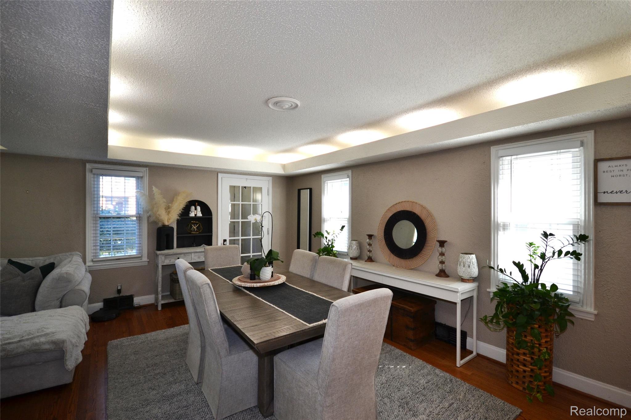 Birmingham City, Michigan 48009, United States, 3 Bedrooms Bedrooms, ,3 BathroomsBathrooms,Residential,Active,207023