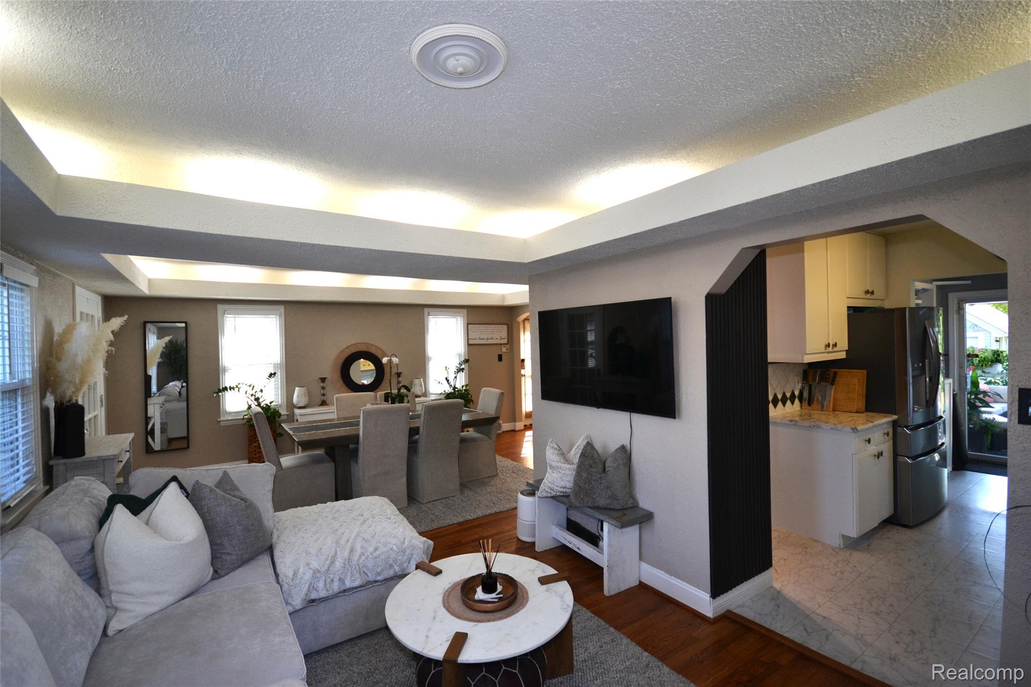 Birmingham City, Michigan 48009, United States, 3 Bedrooms Bedrooms, ,3 BathroomsBathrooms,Residential,Active,207023