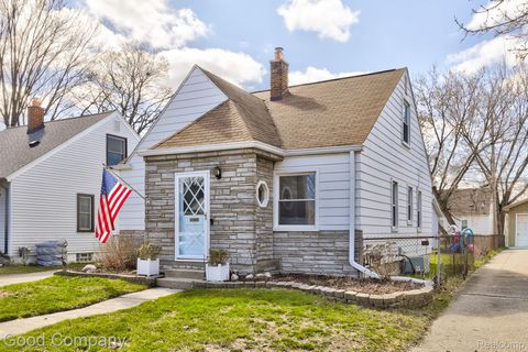 915 N Dorchester Avenue Royal Oak City MI 48067