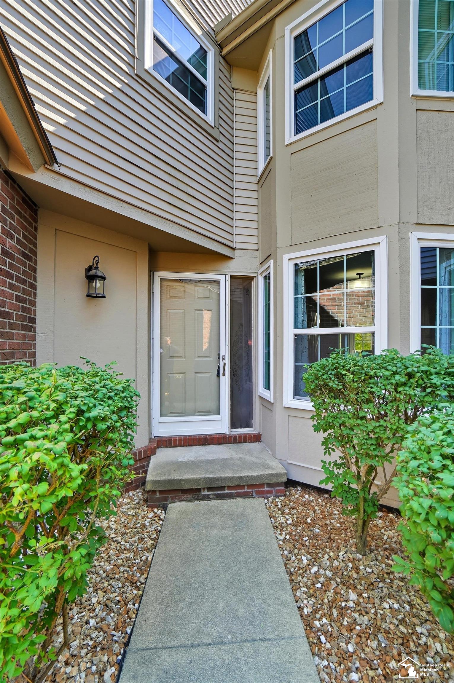 15774 Golfview Boulevard