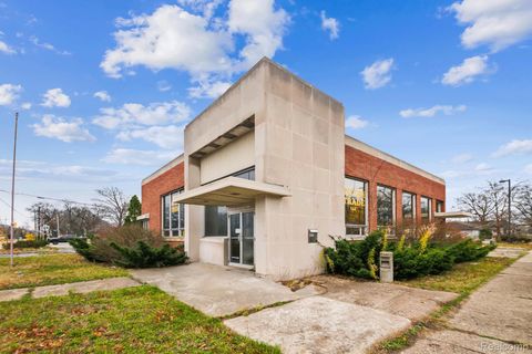 43 W Laketon Avenue Muskegon City MI 49441