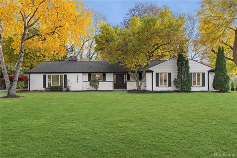 1048 Satterlee Road Bloomfield Charter Township MI 48304