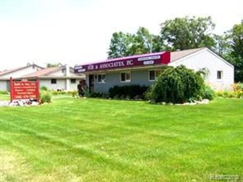5619 HIGHLAND Road Waterford Charter Township Oakland MI 48327