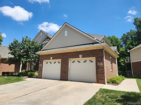 Photo of 29382 Woodpark Circle #685, Warren City, MI 48092 (MLS # 20251022376)