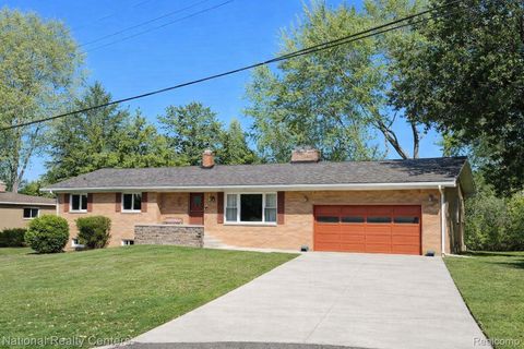 4264 Woodstock Road Waterford Charter Township MI 48328
