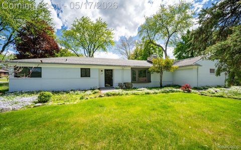 Photo of 109 Bowdoinhill Drive, Rochester Hills City, MI 48309 (MLS # 20261034055)
