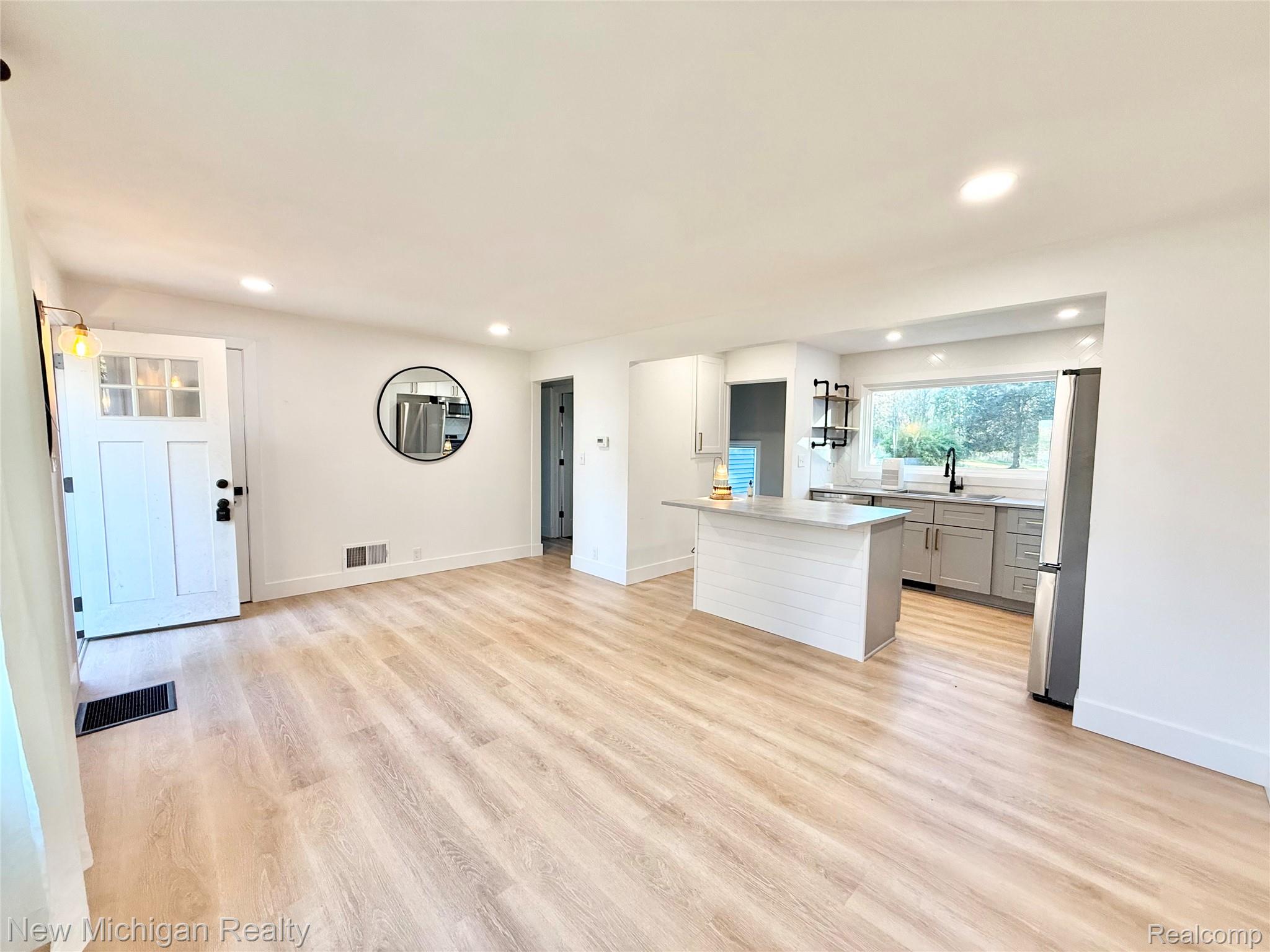 823 W Silver Lake Road