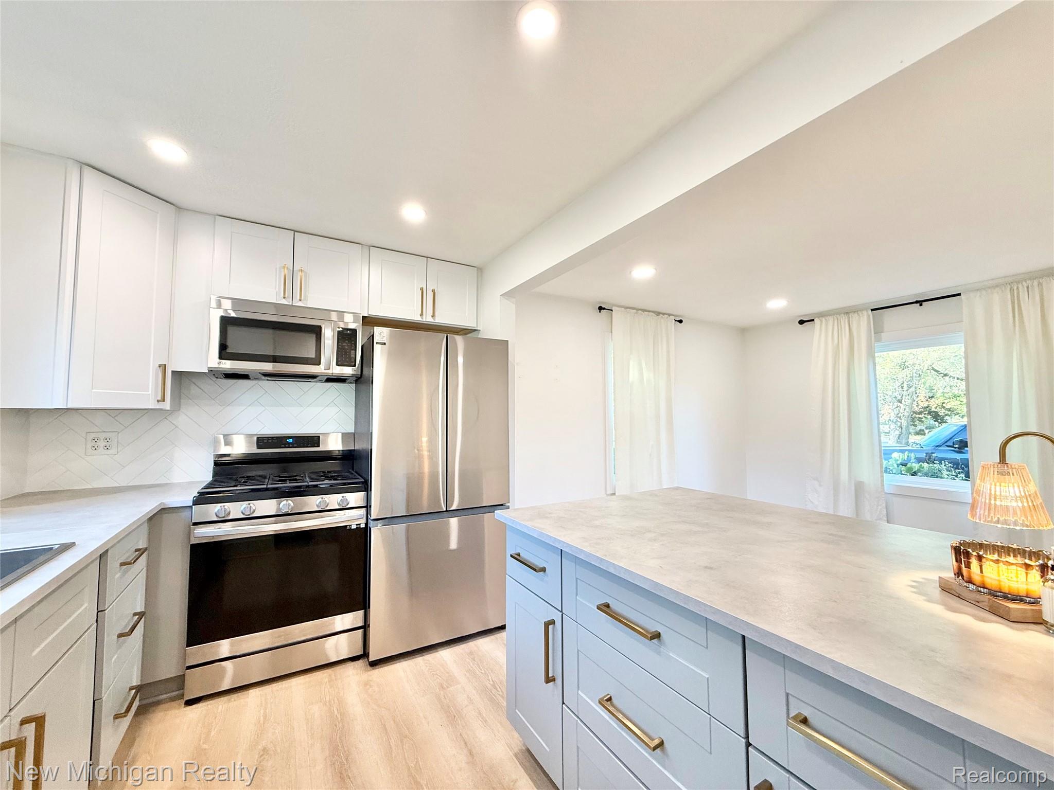 823 W Silver Lake Road