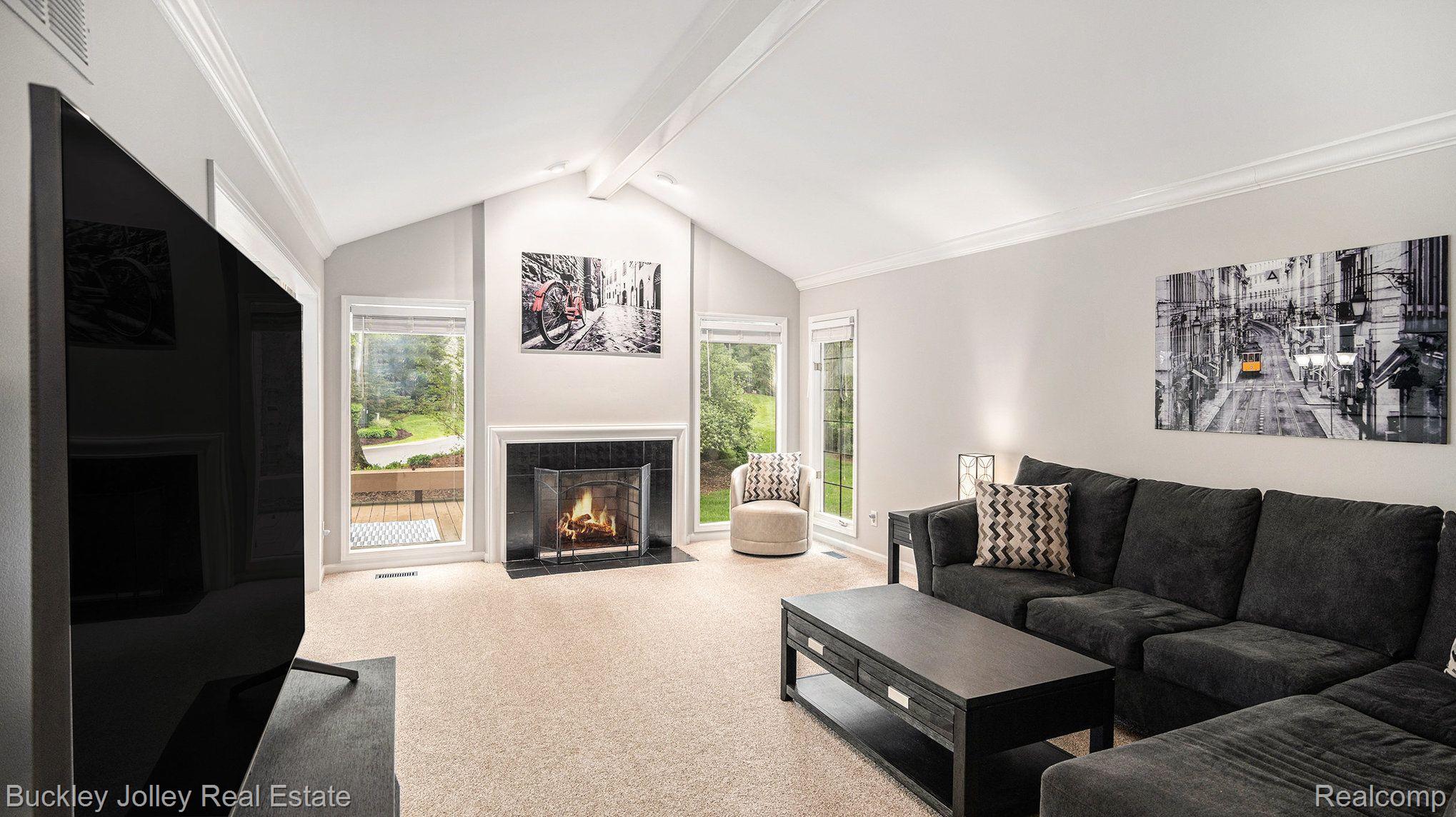 4659 PINE EAGLES Drive 33