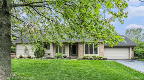 4659 PINE EAGLES Drive 33 Genoa Township MI 48116