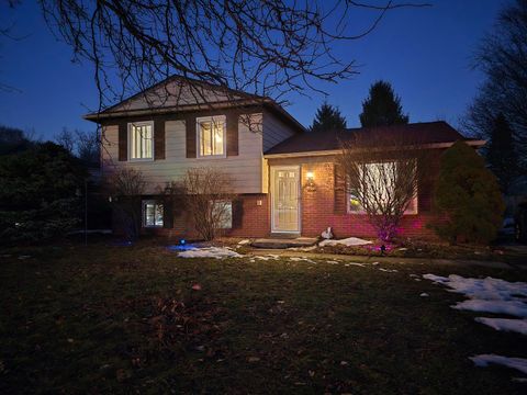 127 S John Hix Street Westland City MI 48186