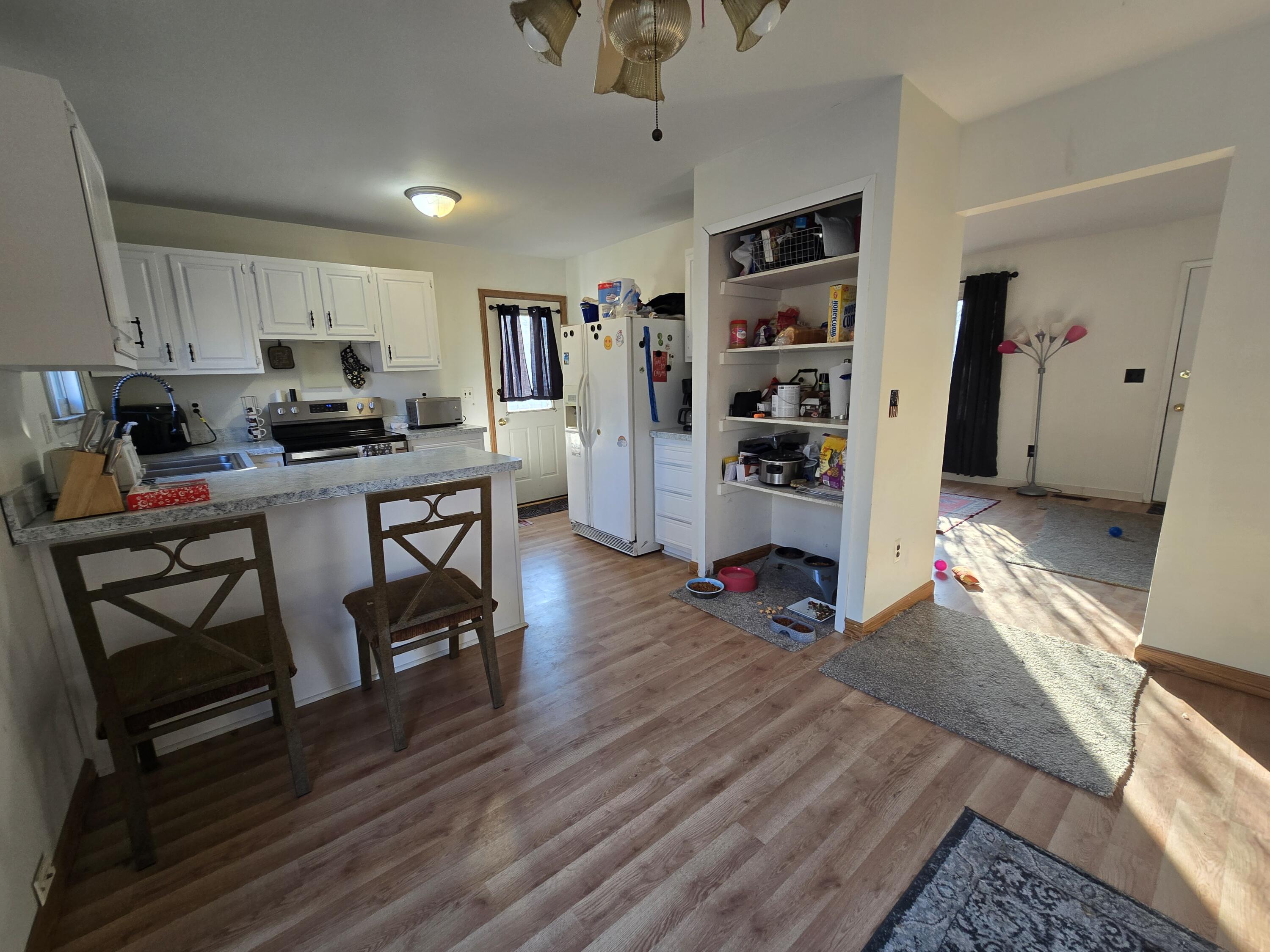 127 S John Hix Street