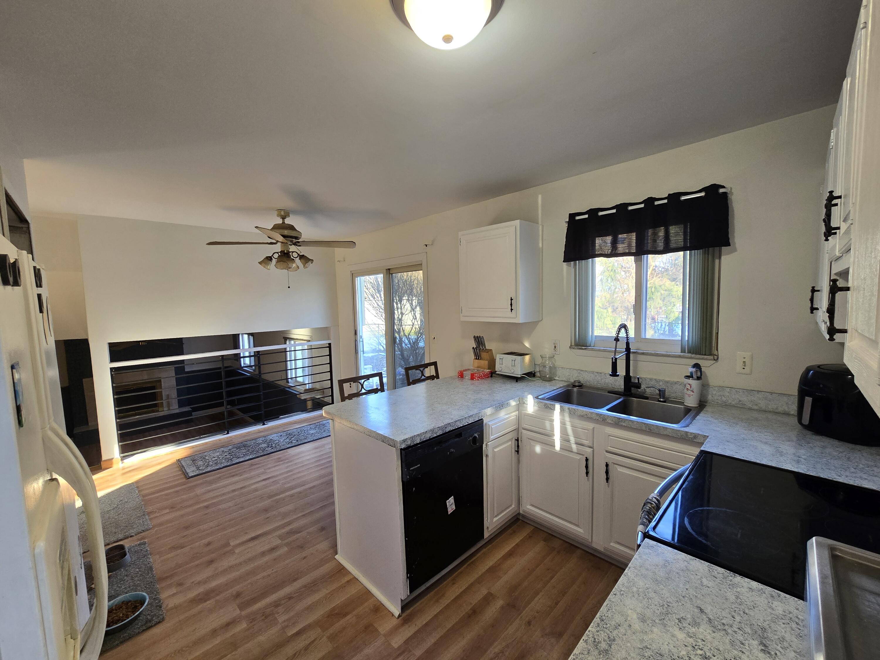 127 S John Hix Street