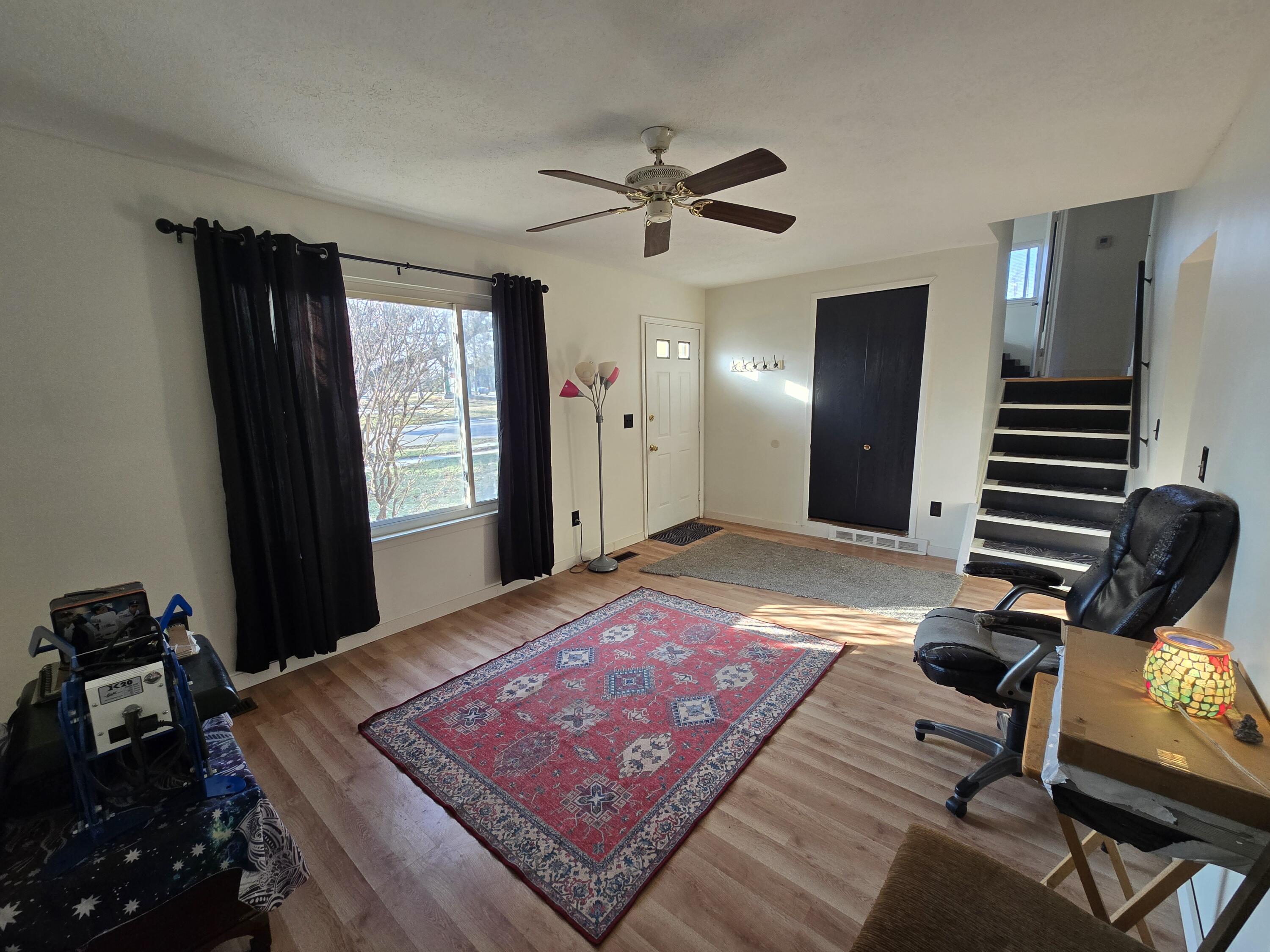 127 S John Hix Street