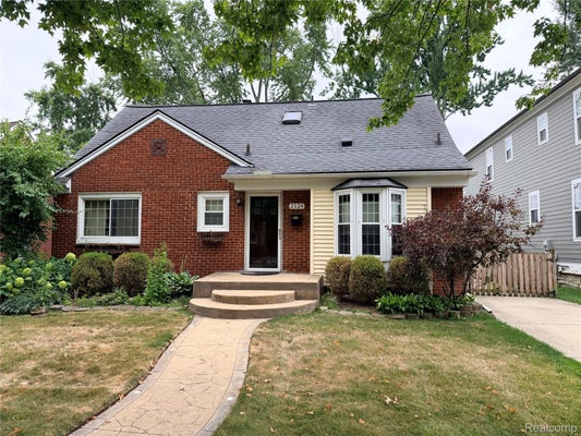 2124 PEMBROKE RD, BIRMINGHAM, MI 48009 - Image 9140b27d35d3d3cfa528e64b9a6edd01/569768879