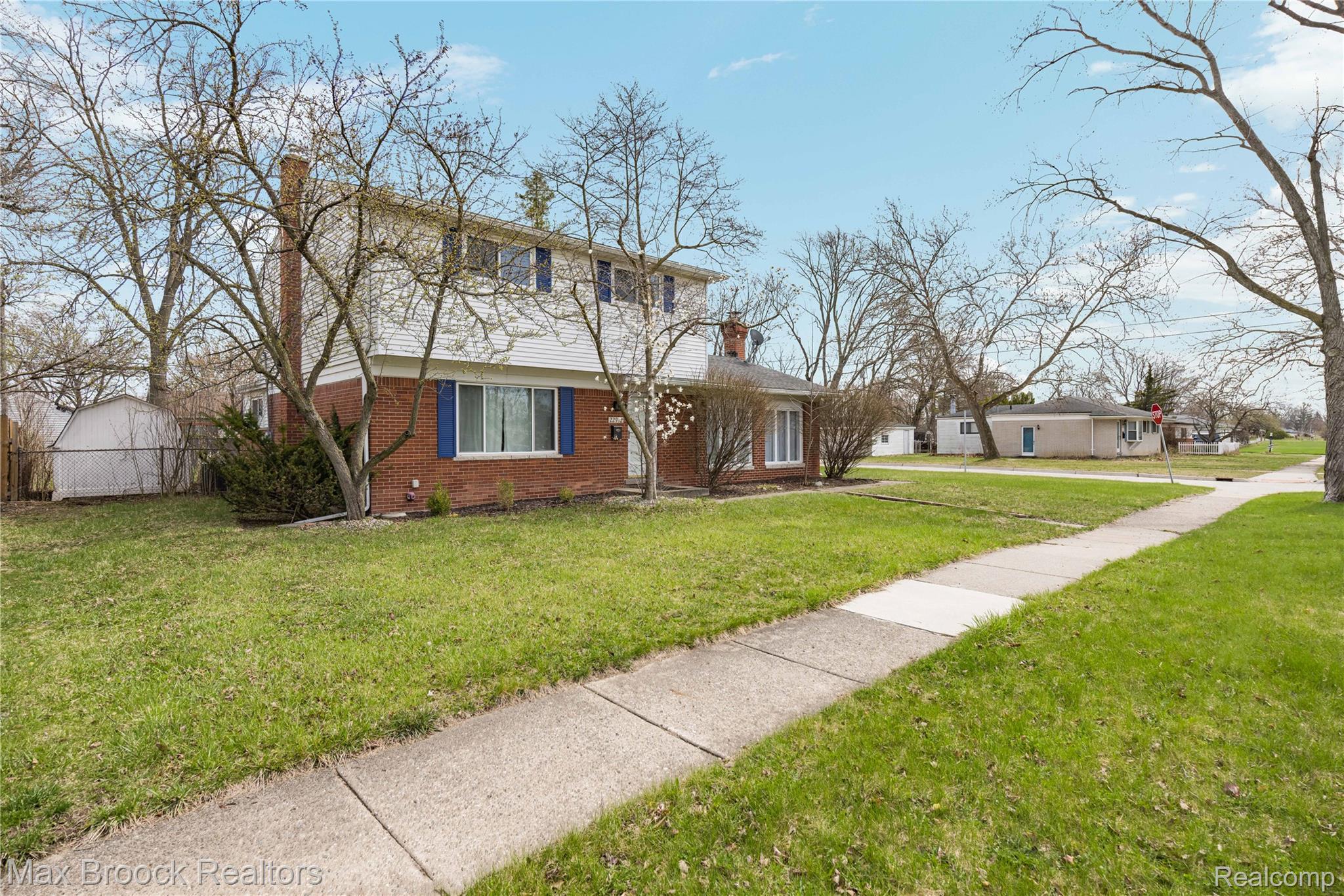 22912 Glenmoor Heights