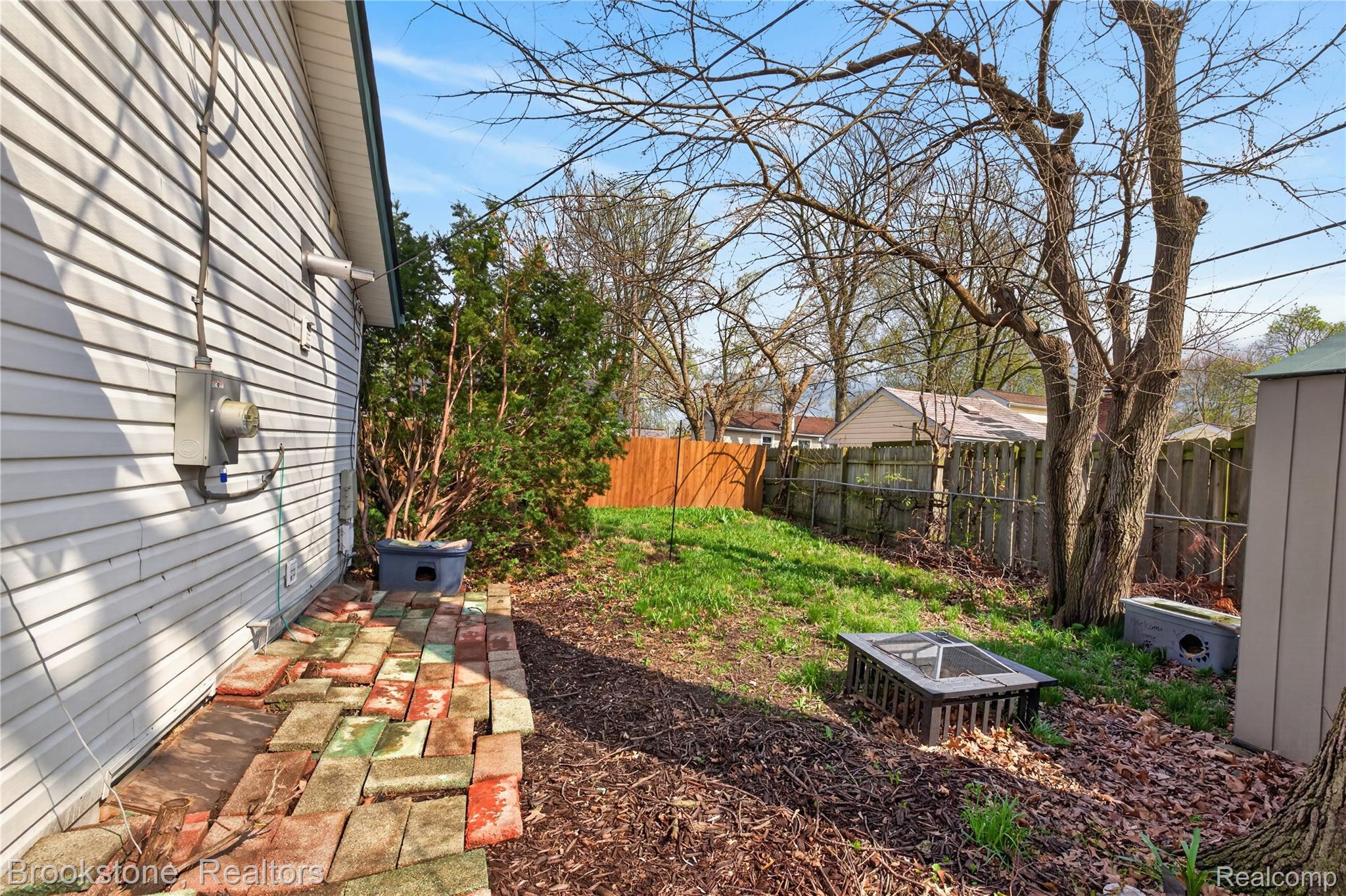 141 W Granet Avenue