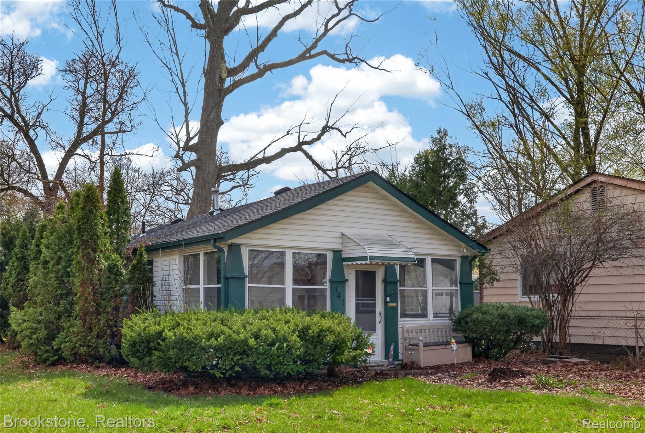 141 W Granet Avenue