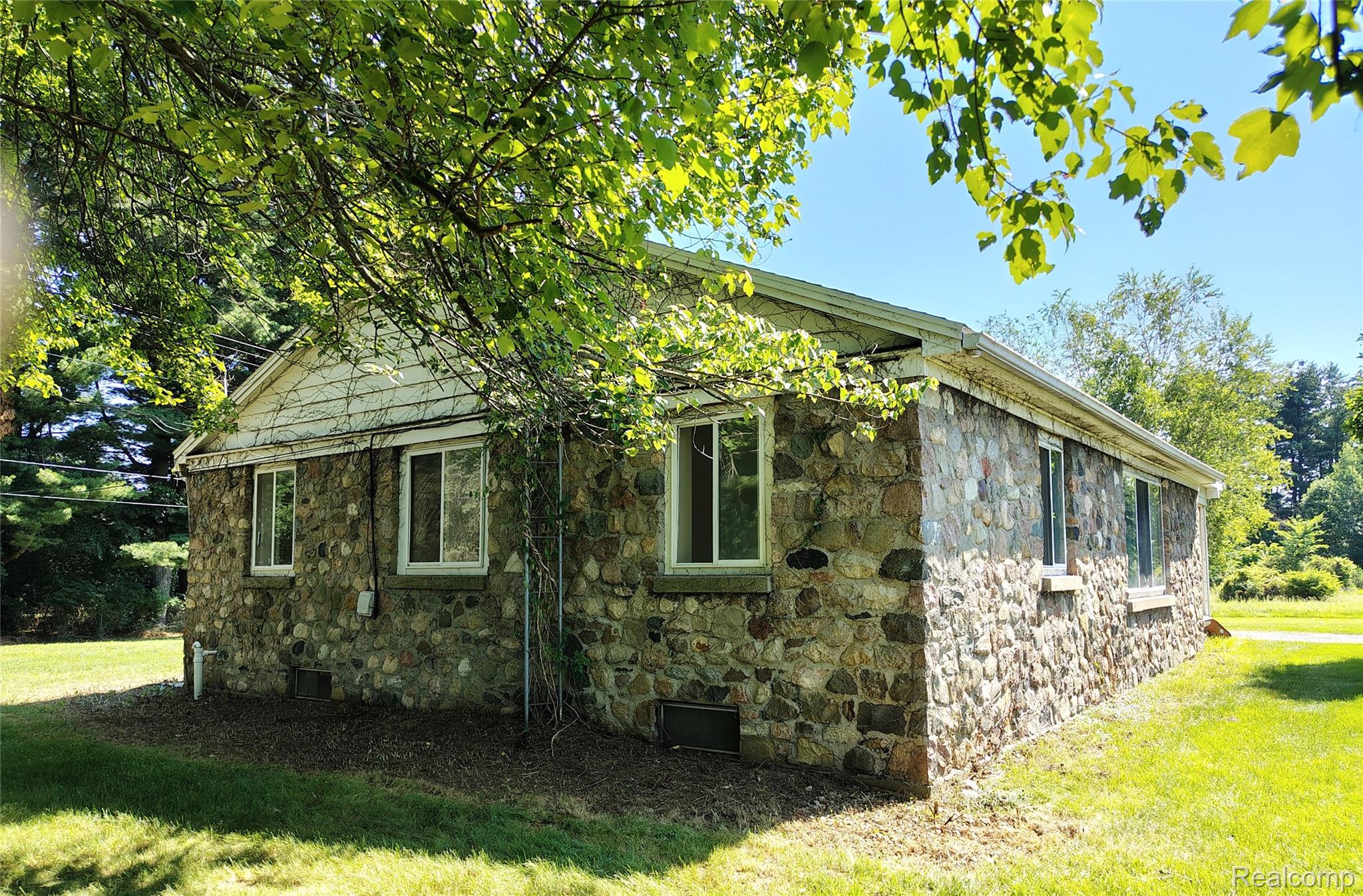 5600 Hemingway Lake Road