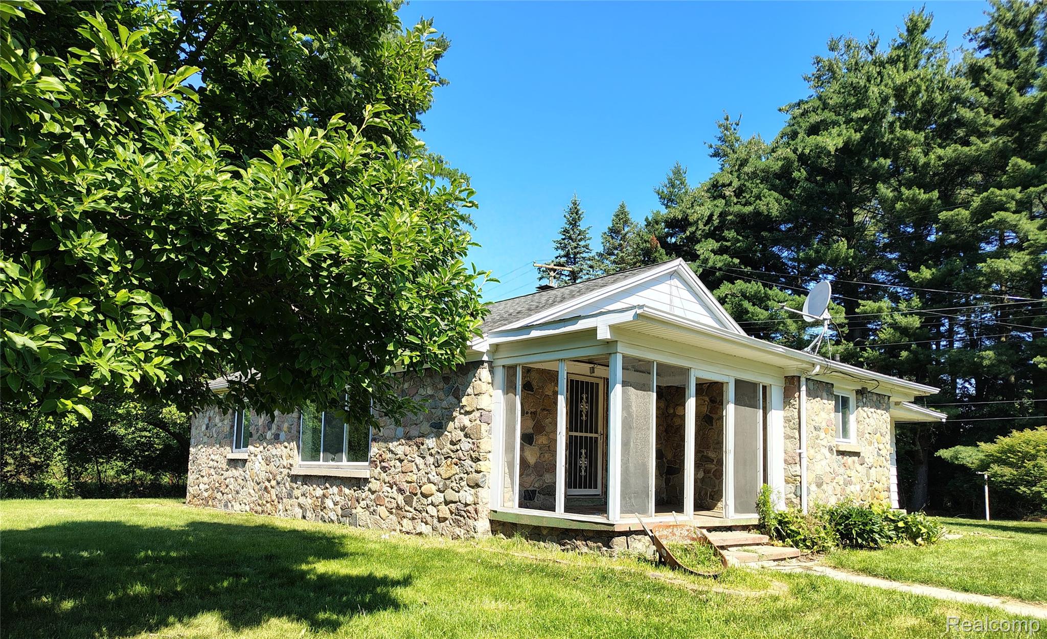 5600 Hemingway Lake Road