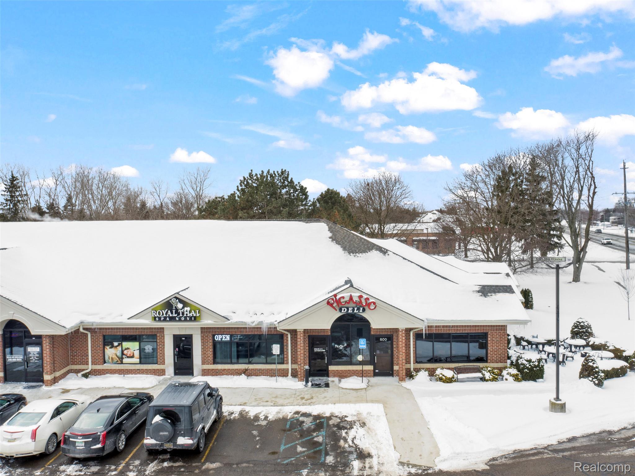 39915 Grand River Avenue