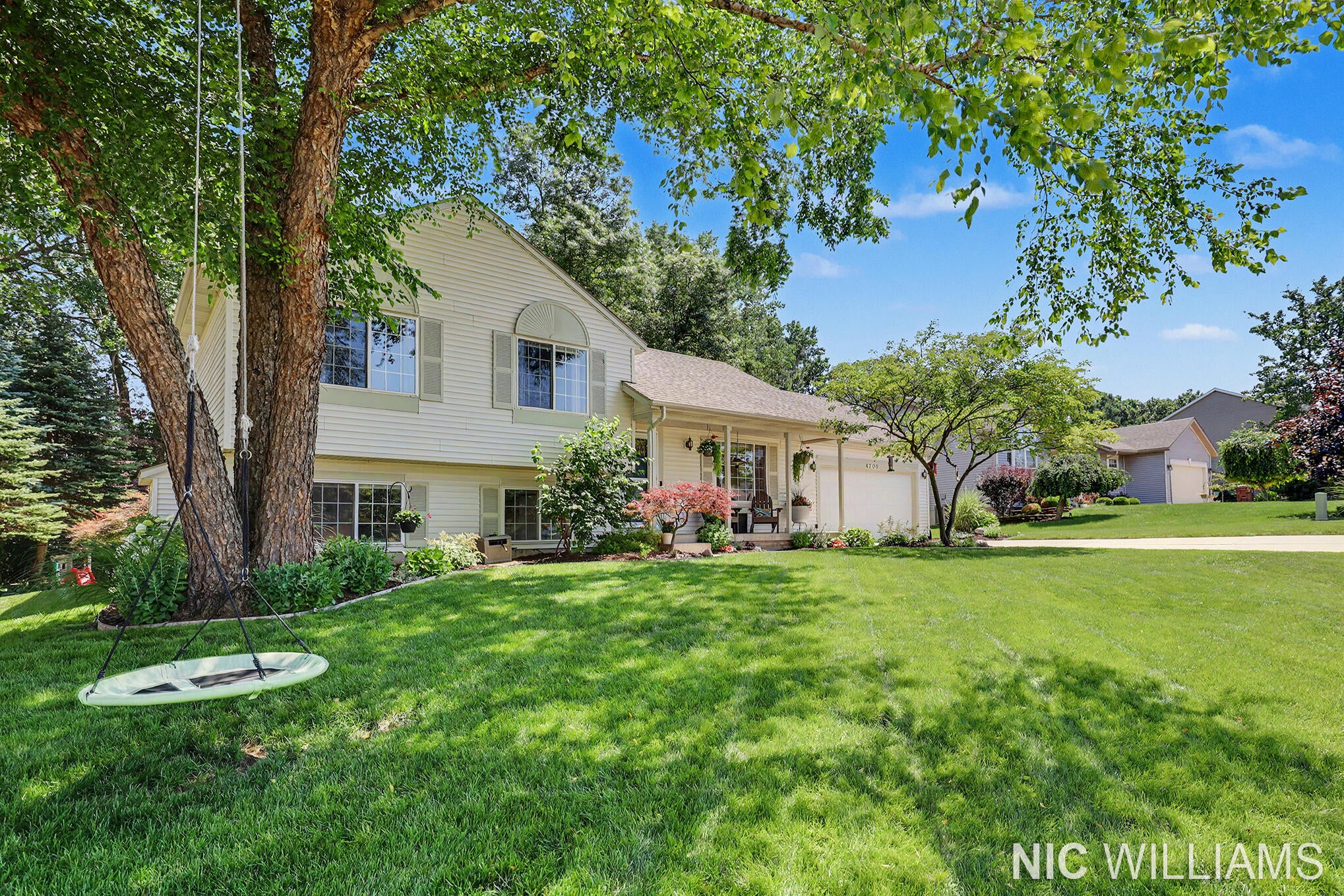 4700 Paramount Drive NE