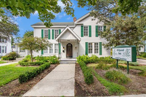 155 N Main Street Village Of Clarkston City MI 48346