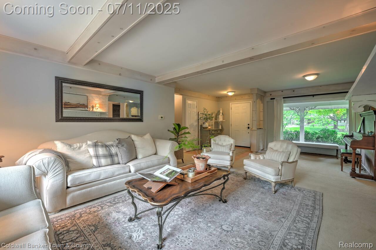 1072 Willow Lane